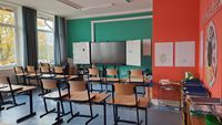 Klassenraum mit Smartboard